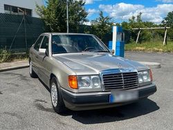 Gold Gebraucht 1989 Mercedes E260 Limousine | 5.000 €