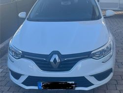 Weiß Gebraucht 2017 Renault Mégane IV Play Limousine | 7.500 € (Guter Preis)