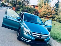 Blau Gebraucht 2014 Mercedes B200 Style Van / Kleinbus | 15.499 € (Fairer Preis)