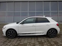 Weiß Gebraucht 2023 Audi A1 Sportback S-Line Kleinwagen | 23.650 € (Teuer)