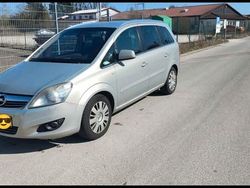 Beige Gebraucht 2010 Opel Zafira Family Van / Kleinbus | 2.399 € (Guter Preis)