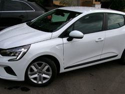 Weiß Gebraucht 2021 Renault Clio V Limousine | 16.990 €