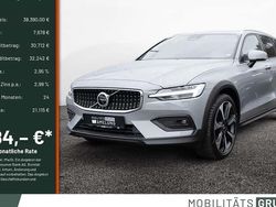 Grau Gebraucht 2024 Volvo V60 CC Plus Kombi | 38.390 € (Superpreis)