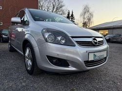 Silber Gebraucht 2011 Opel Zafira Design Edition Van / Kleinbus | 2.890 € (Superpreis)