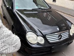 Schwarz Gebraucht 2002 Mercedes C180 Coupé | 1.900 €