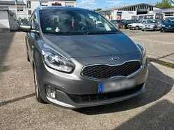 Grau Gebraucht 2015 Kia Carens Van / Kleinbus | 9.850 € (Fairer Preis)