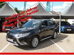 Schwarz Gebraucht 2020 Mitsubishi Outlander P-HEV Top SUV | 25.990 € (Fairer Preis)
