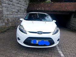 Weiß Gebraucht 2010 Ford Fiesta Kleinwagen | 5.000 € (Etwas zu teuer)