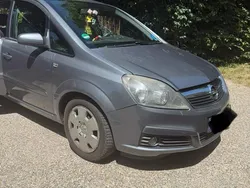 Grau Gebraucht 2005 Opel Zafira Van / Kleinbus | 2.750 € (Teuer)