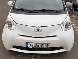 Weiß Gebraucht 2010 Toyota iQ Kleinwagen | 6.500 € (Fairer Preis)