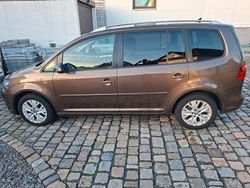 Braun Gebraucht 2013 VW Touran Life Van / Kleinbus | 10.999 € (Guter Preis)