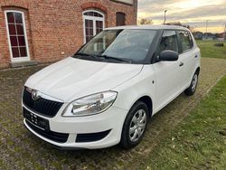 Weiß Gebraucht 2014 Skoda Fabia Active Kleinwagen | 4.999 € (Fairer Preis)