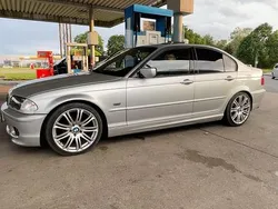 Silber Gebraucht 2001 BMW 318 Limousine | 2.300 €