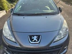 Grau Gebraucht 2011 Peugeot 207 CC Premium Cabrio | 5.999 € (Teuer)