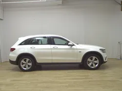 Weiss Gebraucht 2020 Mercedes GLC300e Exclusive SUV | 27.480 € (Fairer Preis)