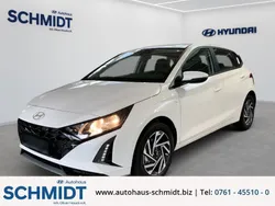 Weiss Gebraucht 2024 Hyundai i20 Trend Limousine | 22.590 € (Fairer Preis)