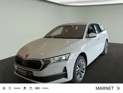 2y moonweiss metallic Gebraucht 2025 Skoda Octavia Tour Kombi | 37.980 € (Etwas zu teuer)