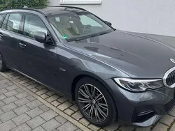 Grau Gebraucht 2022 BMW 330e M Sport Kombi | 37.500 € (Teuer)
