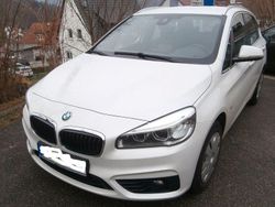 Weiß Gebraucht 2016 BMW 218 Active Tourer Sport Line Van / Kleinbus | 13.400 € (Fairer Preis)
