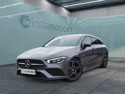 Grau Gebraucht 2021 Mercedes 200 AMG line Van / Kleinbus | 43.200 €