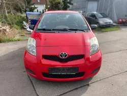 Rot Gebraucht 2011 Toyota Yaris Cool Limousine | 2.399 € (Guter Preis)