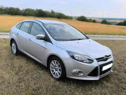 Silber Gebraucht 2012 Ford Focus Limousine | 6.400 € (Fairer Preis)