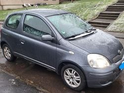 Grau Gebraucht 2005 Toyota Yaris | 900 € (Guter Preis)