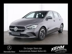 Mountain grau (metallic) Gebraucht 2024 Mercedes B200 Van / Kleinbus | 33.789 € (Teuer)