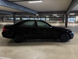 Schwarz Gebraucht 2002 Mercedes E220 Limousine | 4.500 € (Fairer Preis)