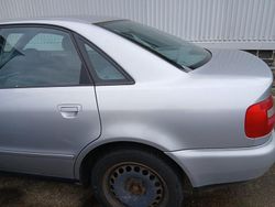 Silber Gebraucht 1998 Audi A4 Limousine | 888 € (Guter Preis)