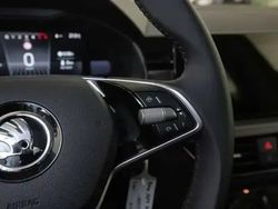 Grau (graphitegrau metallic) Gebraucht 2025 Skoda Kamiq Essence SUV | 26.419 € (Etwas zu teuer)