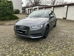 Grau Gebraucht 2015 Audi A3 Sportback Attraction Limousine | 12.800 € (Fairer Preis)