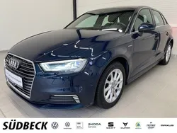 Blau Gebraucht 2017 Audi A3 Sportback e-tron Sport Limousine | 17.990 €