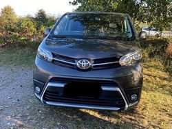 Grau Gebraucht 2020 Toyota Verso Executive Van / Kleinbus | 34.300 €