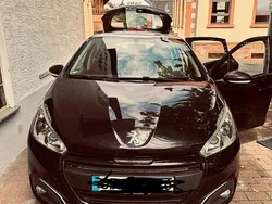 Blau Gebraucht 2017 Peugeot 208 Kleinwagen | 4.800 € (Guter Preis)