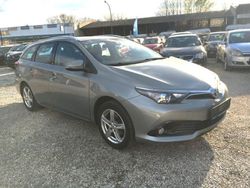 Grau Gebraucht 2017 Toyota Auris Touring Sports Edition-S Kombi | 7.999 € (Guter Preis)