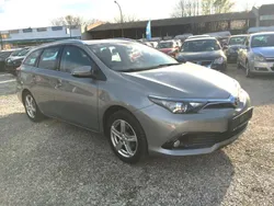 Grau Gebraucht 2017 Toyota Auris Touring Sports Edition-S Kombi | 8.799 € (Fairer Preis)