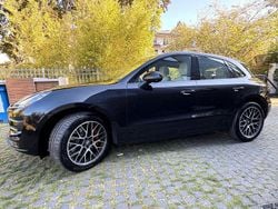 Schwarz Gebraucht 2017 Porsche Macan Turbo Performance Package SUV | 47.500 € (Fairer Preis)