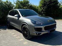 Grau Gebraucht 2016 Porsche Cayenne S SUV | 30.000 €