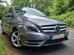 Grau Gebraucht 2014 Mercedes B180 Urban Van / Kleinbus | 12.000 € (Fairer Preis)