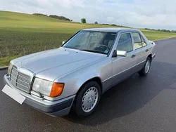 Silber Gebraucht 1993 Mercedes E320 Limousine | 10.900 €