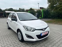 Weiß Gebraucht 2013 Hyundai i20 Edition Limousine | 3.490 € (Fairer Preis)