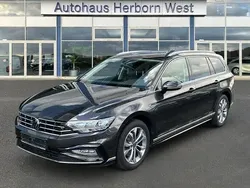 Grau Gebraucht 2023 VW Passat Elegance Kombi | 34.650 € (Fairer Preis)