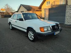Weiß Gebraucht 1989 Mercedes 200 Limousine | 3.299 €