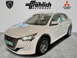 Schneeweiß Gebraucht 2021 Peugeot e-208 Active Kleinwagen | 16.990 € (Fairer Preis)