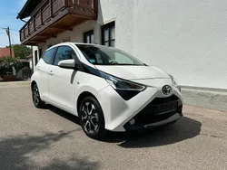 Weiß Gebraucht 2021 Toyota Aygo Kleinwagen | 9.990 € (Fairer Preis)
