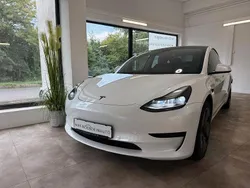 Weiß Gebraucht 2021 Tesla Model 3 Standard Range Limousine | 23.900 € (Guter Preis)
