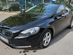 Schwarz Gebraucht 2016 Volvo V40 Kinetic Kombi | 9.500 € (Guter Preis)