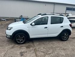 Weiß Gebraucht 2015 Dacia Sandero Stepway Kleinwagen | 5.250 € (Guter Preis)