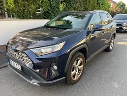 Nagoyablau metallic Gebraucht 2019 Toyota RAV4 Hybrid Plus SUV | 26.985 € (Fairer Preis)